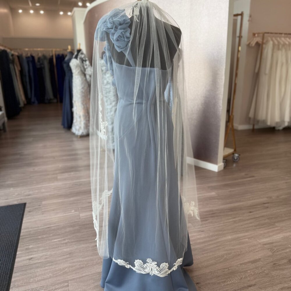 ANTIQUE LACE WALTZ LENGTH BRIDAL VEIL